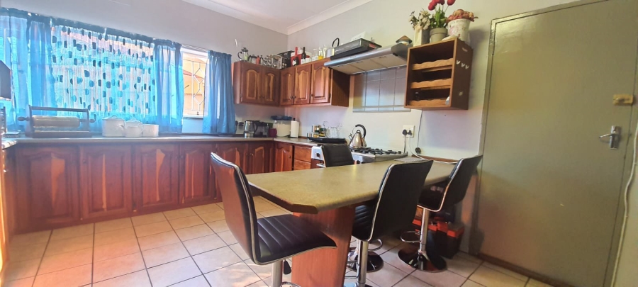 4 Bedroom Property for Sale in Roosheuwel North West